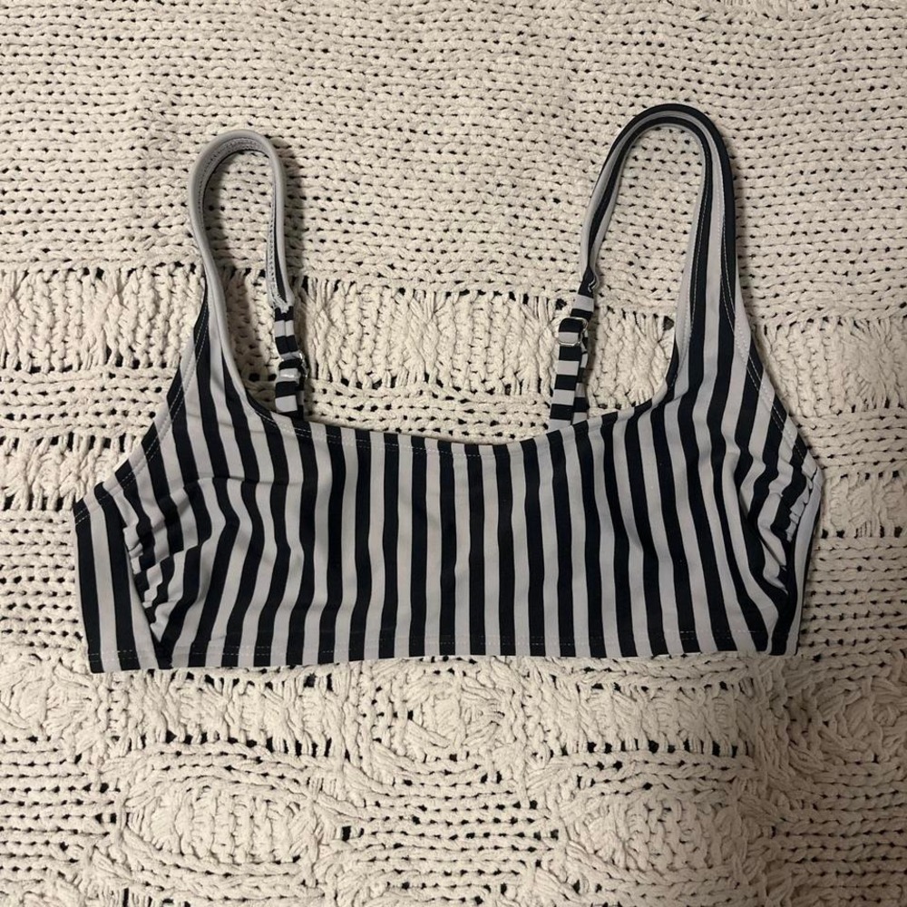 2000s xhilaration white + black striped bikini top. Adorable!